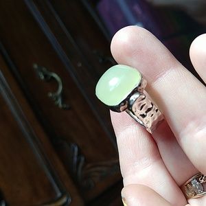 Sterling silver 925 green stone ring hammered design